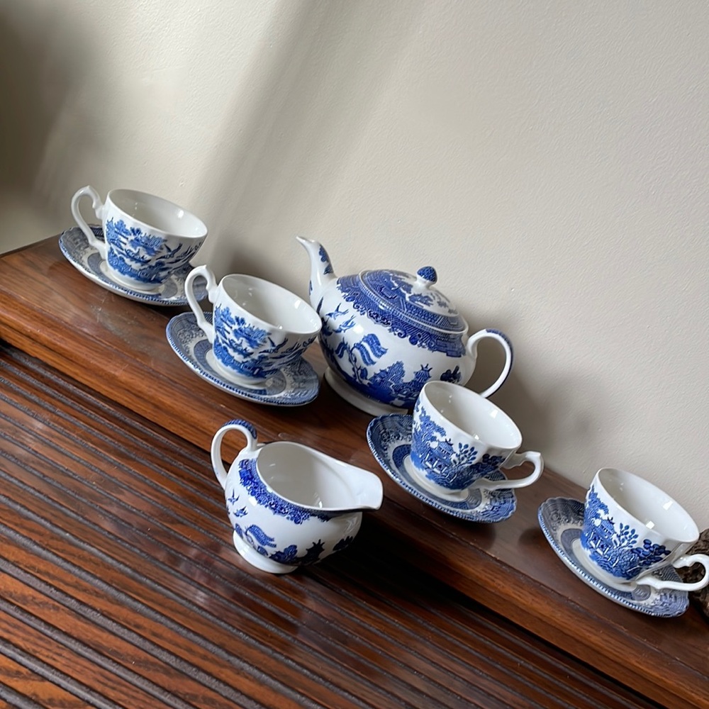 Blue Willow 10pc tea set vintage